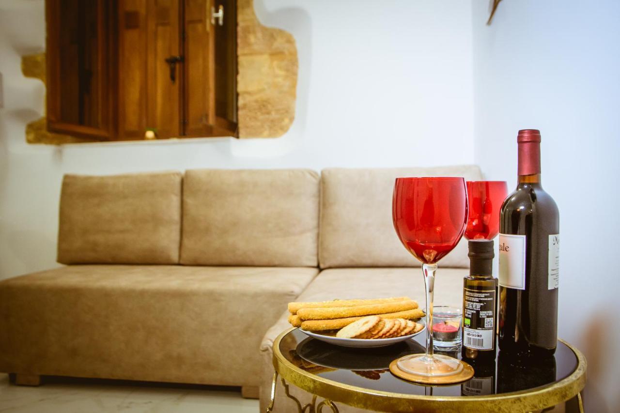 Konmari Boutique Suites Chania  ภายนอก รูปภาพ