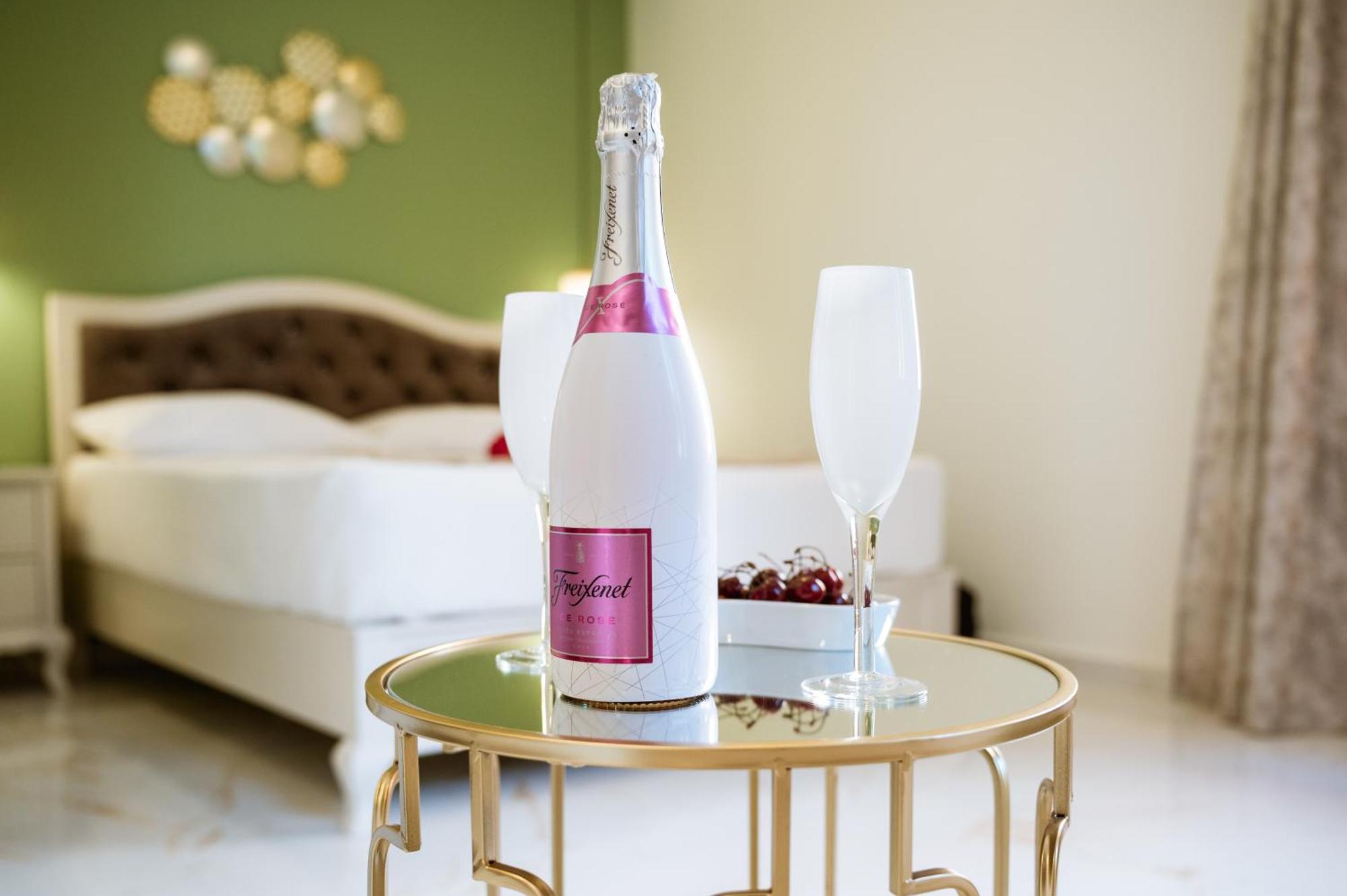 Konmari Boutique Suites Chania  ภายนอก รูปภาพ